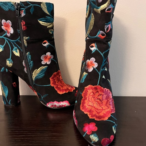 JustFab Marguerite Ankle Boot - Picture 3 of 5